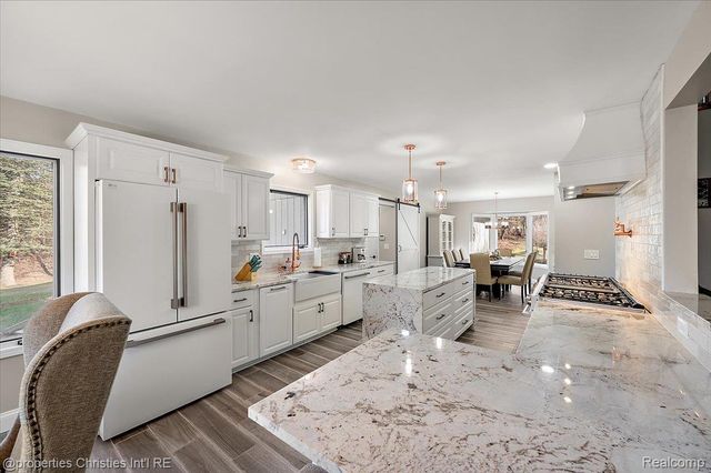 5160 Old Mill Road, Oakland Charter Township, MI 48306