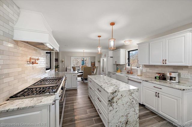 5160 Old Mill Road, Oakland Charter Township, MI 48306