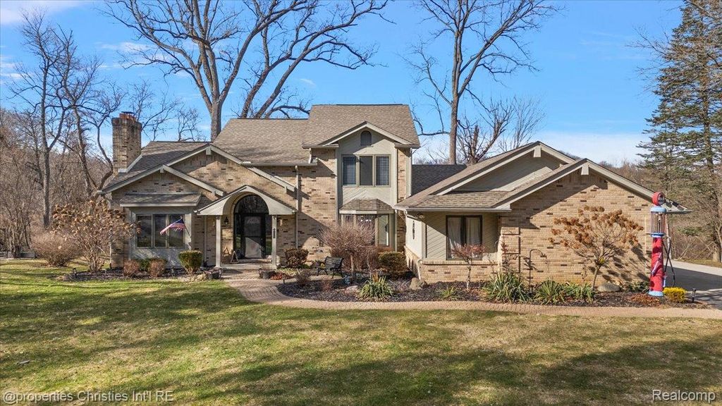 5160 Old Mill Road, Oakland Charter Township, MI 48306