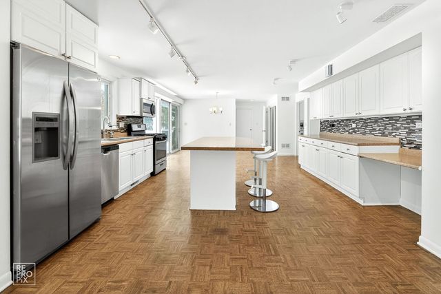 23670 N Elm Road, Lincolnshire, IL 60069