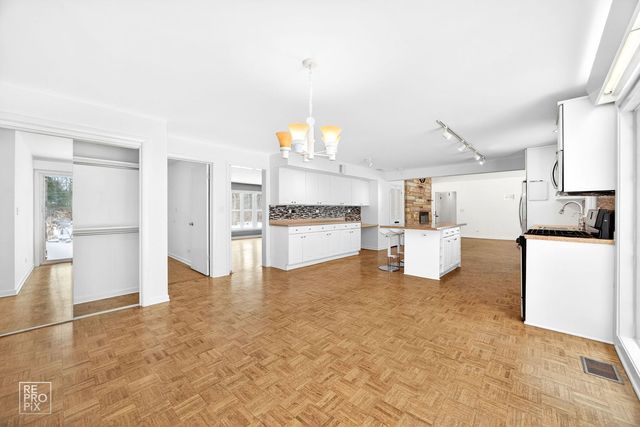 23670 N Elm Road, Lincolnshire, IL 60069