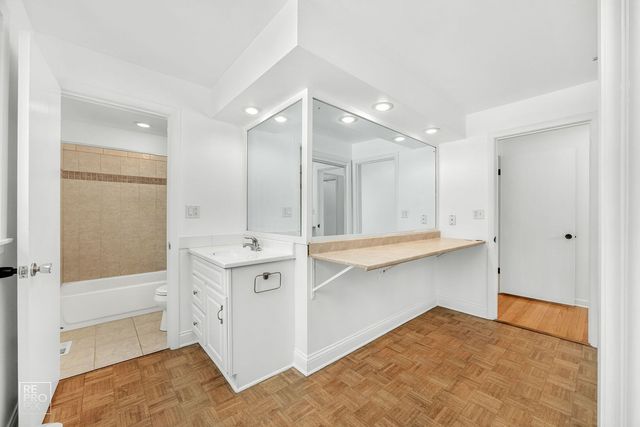 23670 N Elm Road, Lincolnshire, IL 60069