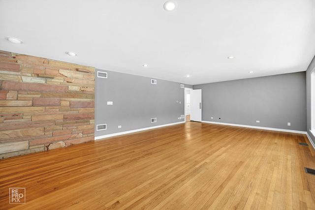 23670 N Elm Road, Lincolnshire, IL 60069