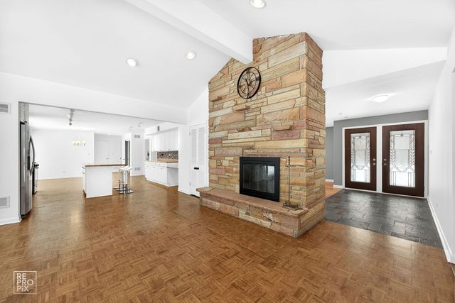 23670 N Elm Road, Lincolnshire, IL 60069