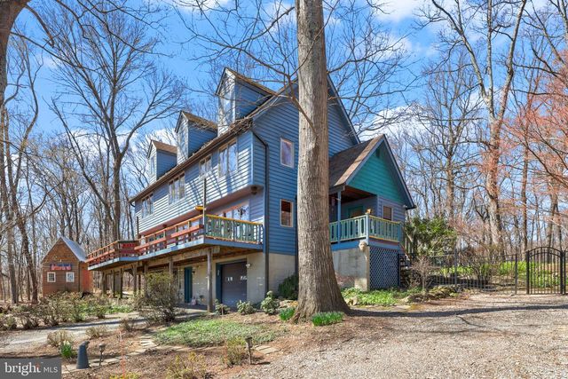 16633 WOODCHASE LN, Round Hill, VA 20141