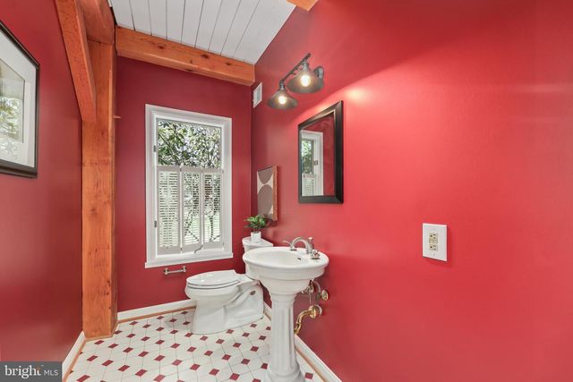 16633 WOODCHASE LN, Round Hill, VA 20141