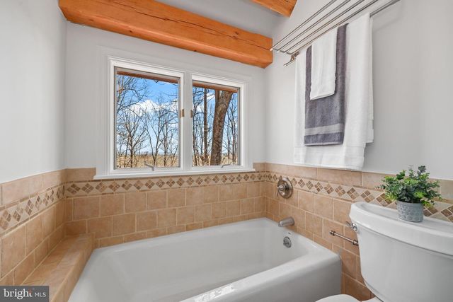 16633 WOODCHASE LN, Round Hill, VA 20141