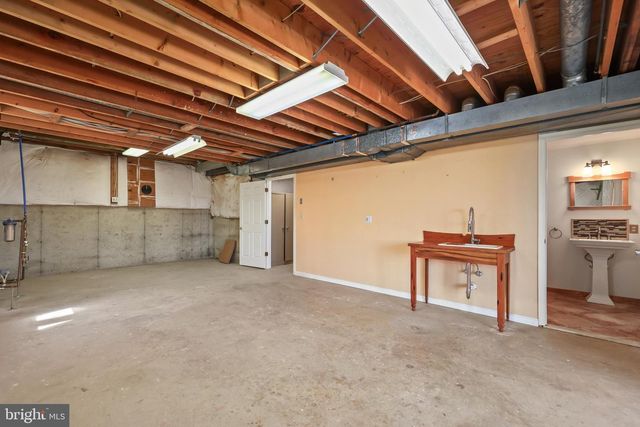 16633 WOODCHASE LN, Round Hill, VA 20141
