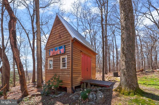 16633 WOODCHASE LN, Round Hill, VA 20141