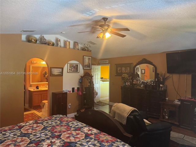 402 SE Crosspoint Dr, Port St. Lucie, FL 34983