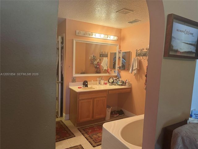 402 SE Crosspoint Dr, Port St. Lucie, FL 34983