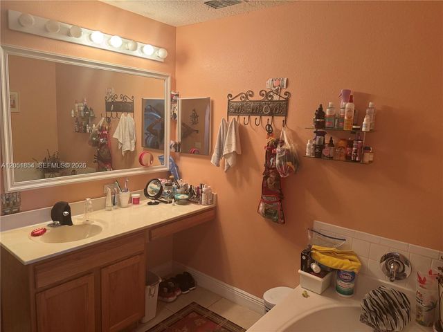 402 SE Crosspoint Dr, Port St. Lucie, FL 34983