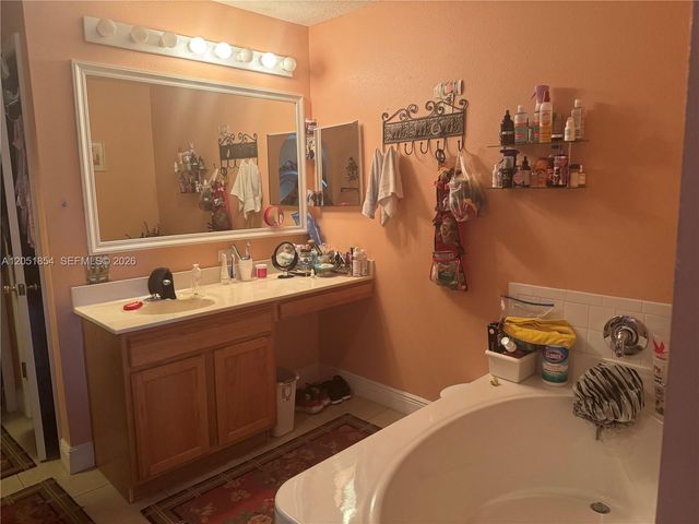 402 SE Crosspoint Dr, Port St. Lucie, FL 34983