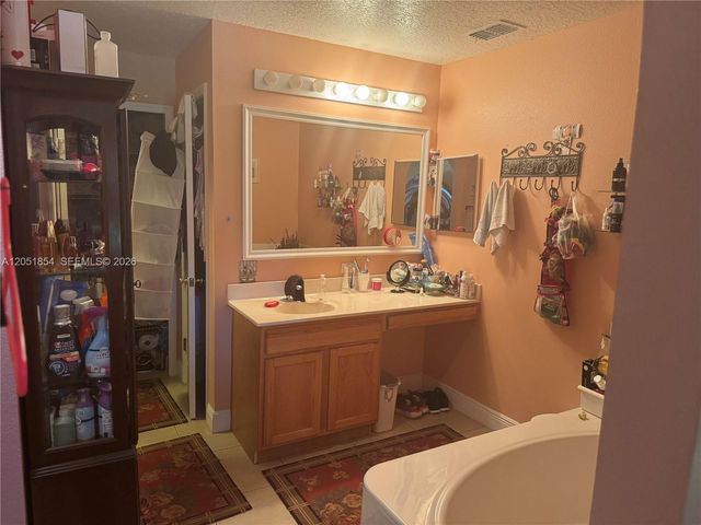 402 SE Crosspoint Dr, Port St. Lucie, FL 34983