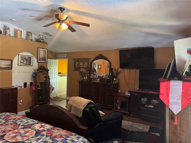 402 SE Crosspoint Dr, Port St. Lucie, FL 34983