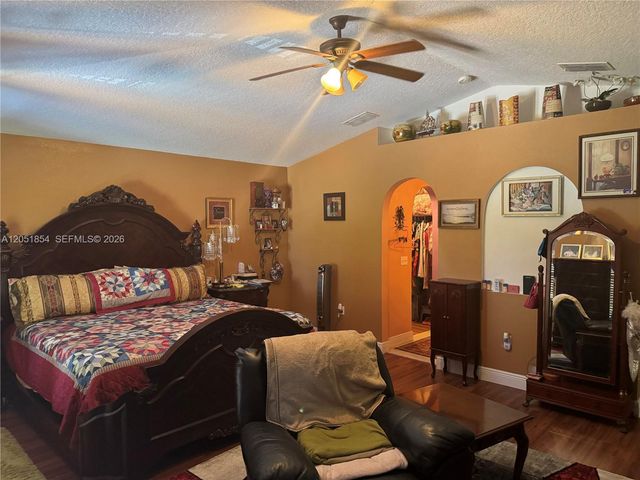 402 SE Crosspoint Dr, Port St. Lucie, FL 34983