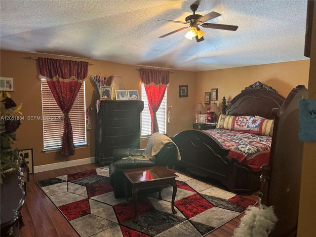 402 SE Crosspoint Dr, Port St. Lucie, FL 34983