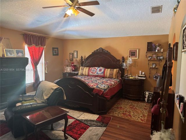 402 SE Crosspoint Dr, Port St. Lucie, FL 34983