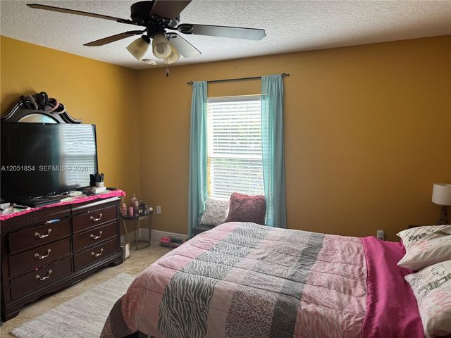 402 SE Crosspoint Dr, Port St. Lucie, FL 34983