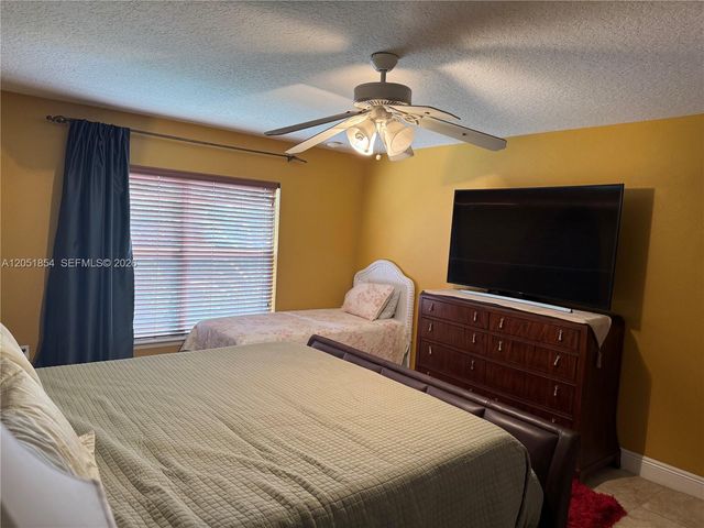 402 SE Crosspoint Dr, Port St. Lucie, FL 34983