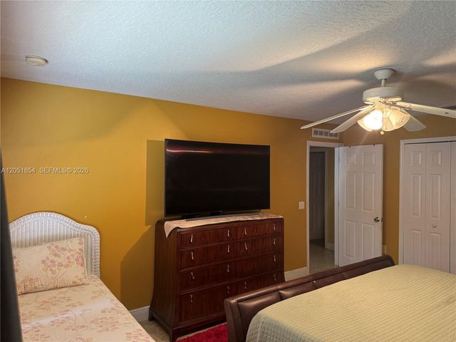 402 SE Crosspoint Dr, Port St. Lucie, FL 34983