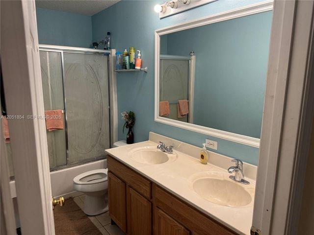 402 SE Crosspoint Dr, Port St. Lucie, FL 34983
