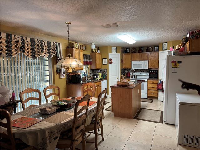 402 SE Crosspoint Dr, Port St. Lucie, FL 34983