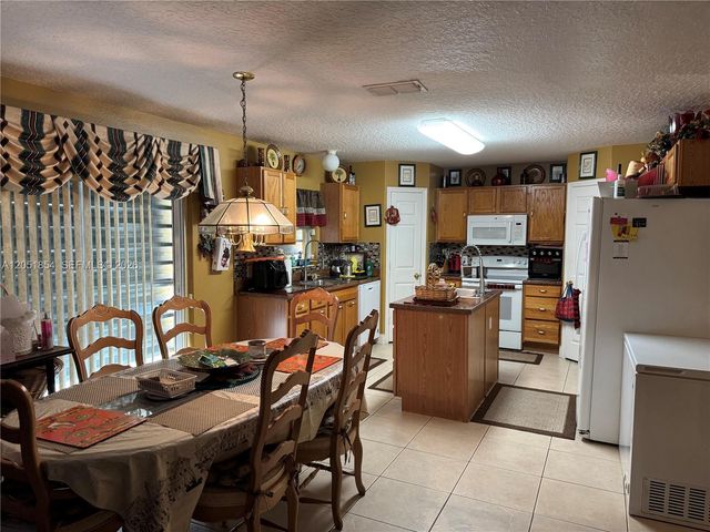 402 SE Crosspoint Dr, Port St. Lucie, FL 34983