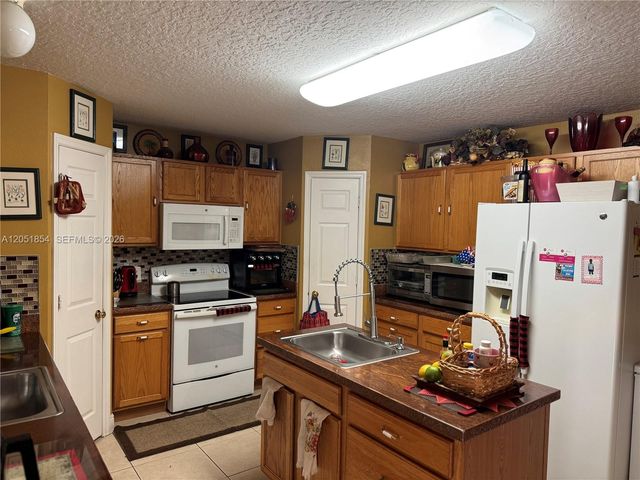 402 SE Crosspoint Dr, Port St. Lucie, FL 34983