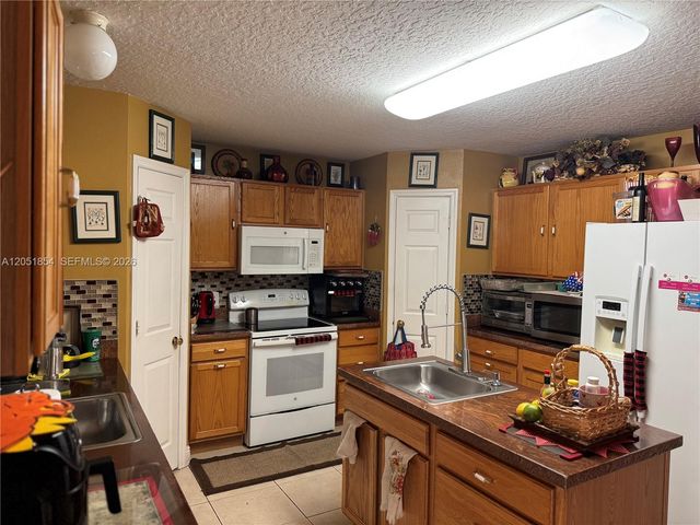 402 SE Crosspoint Dr, Port St. Lucie, FL 34983