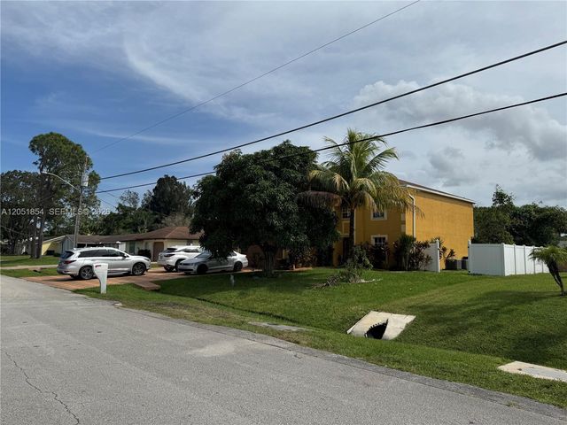 402 SE Crosspoint Dr, Port St. Lucie, FL 34983