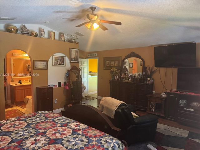 402 SE Crosspoint Dr, Port St. Lucie, FL 34983