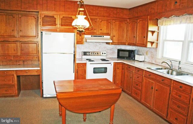 1422 LANCASTER RD, Manheim, PA 17545