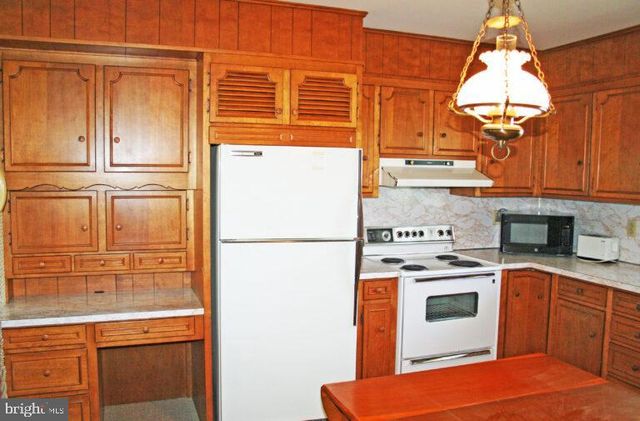1422 LANCASTER RD, Manheim, PA 17545