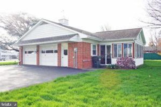 1422 LANCASTER RD, Manheim, PA 17545