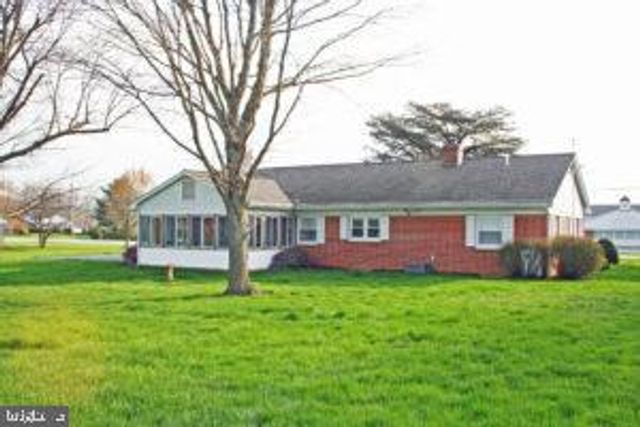 1422 LANCASTER RD, Manheim, PA 17545
