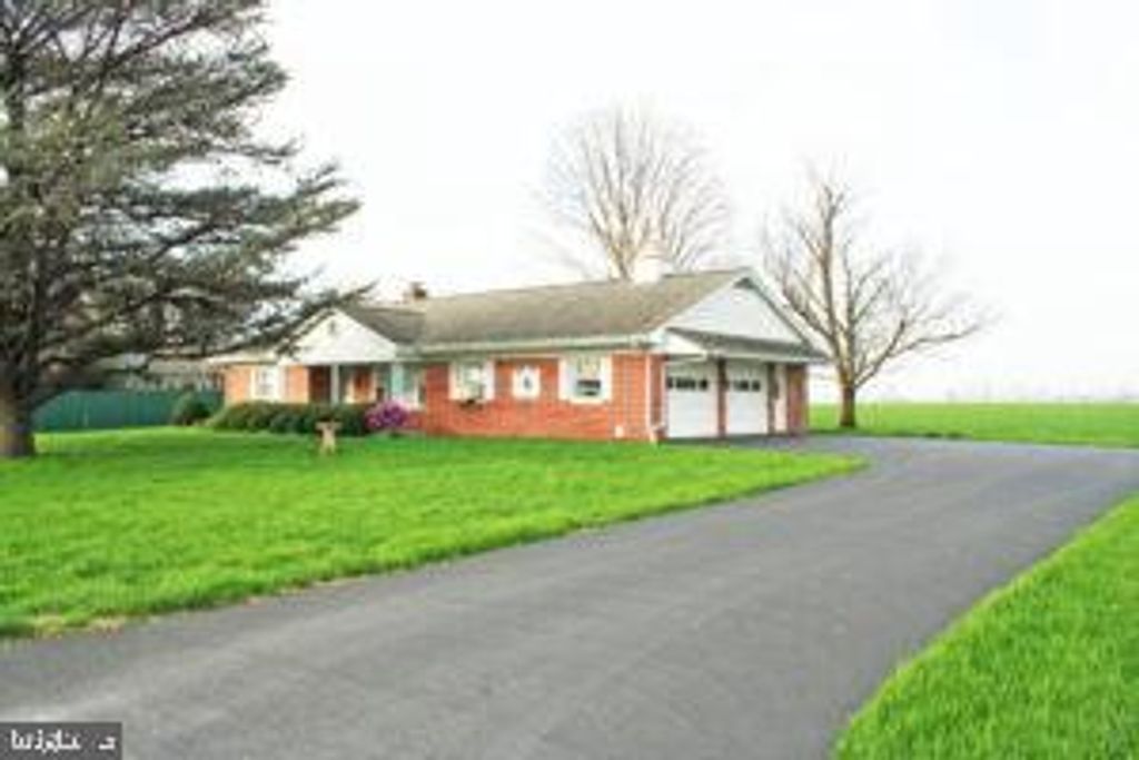 1422 LANCASTER RD, Manheim, PA 17545