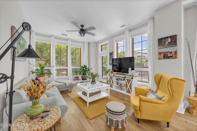 801 N 4th Street Apt 206, Wilmington, NC 28401
