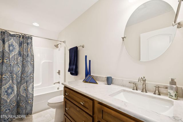 854 Kennesaw Lane, Lenoir City, TN 37771