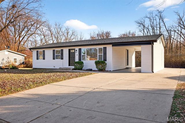 8 Faye Avenue, St Charles, MO 63301