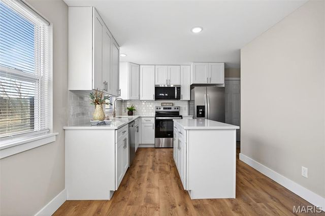 8 Faye Avenue, St Charles, MO 63301