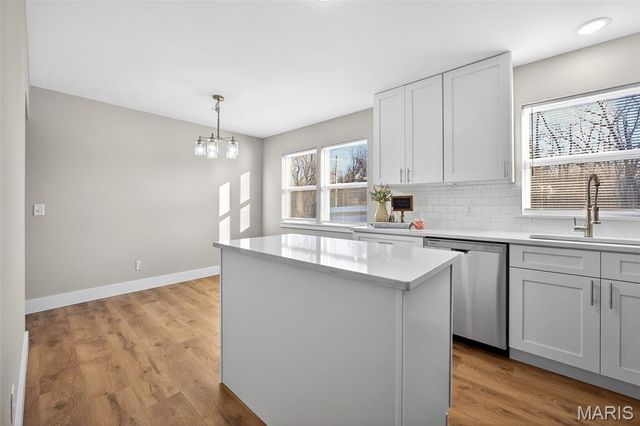 8 Faye Avenue, St Charles, MO 63301