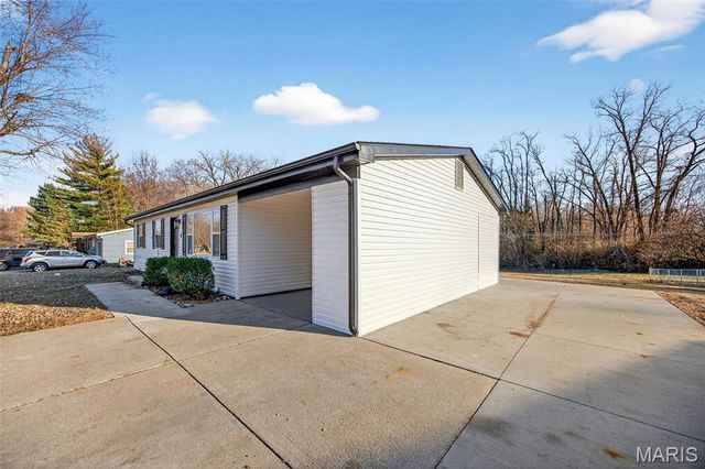 8 Faye Avenue, St Charles, MO 63301