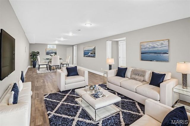 8 Faye Avenue, St Charles, MO 63301