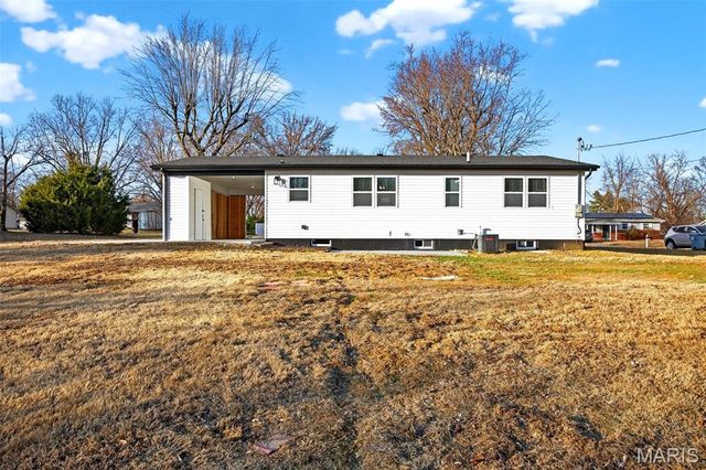 8 Faye Avenue, St Charles, MO 63301