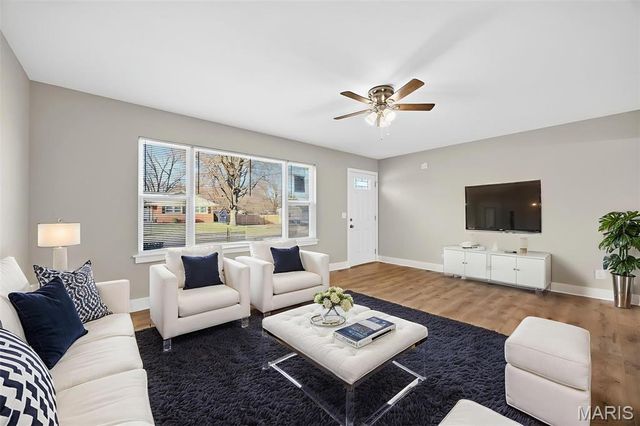 8 Faye Avenue, St Charles, MO 63301