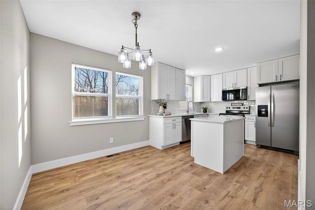 8 Faye Avenue, St Charles, MO 63301