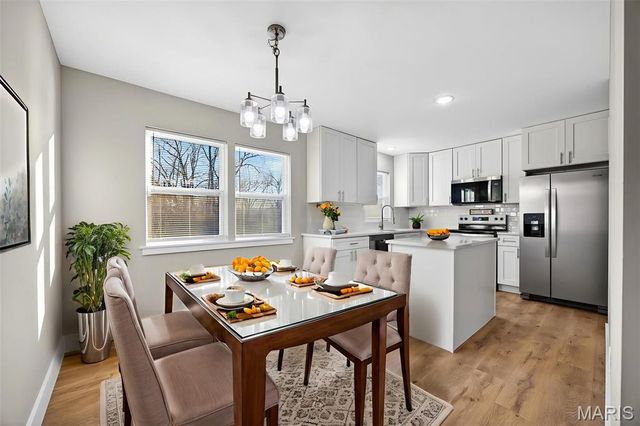 8 Faye Avenue, St Charles, MO 63301