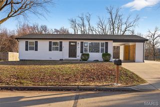 8 Faye Avenue, St Charles, MO 63301