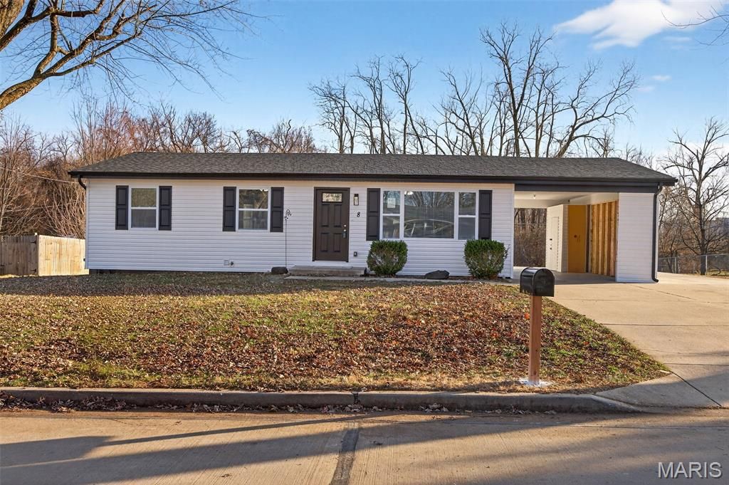 8 Faye Avenue, St Charles, MO 63301